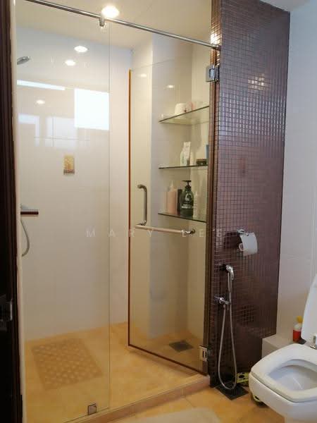 Kondominium untuk Dijual di Cantonment Court - Mary Lee - Master shower - PropertyGuru.com.my