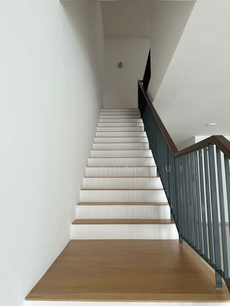 Rumah Teres 2 Tingkat untuk Dijual di Bandar Sri Sendayan (Negeri Sembilan) - Ong Jia Hui - Stairs - PropertyGuru.com.my