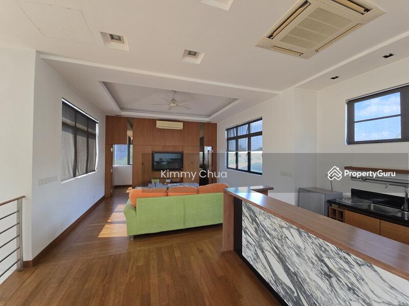 2nd floor living area