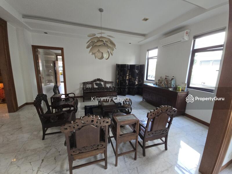 Ground floor discussion area