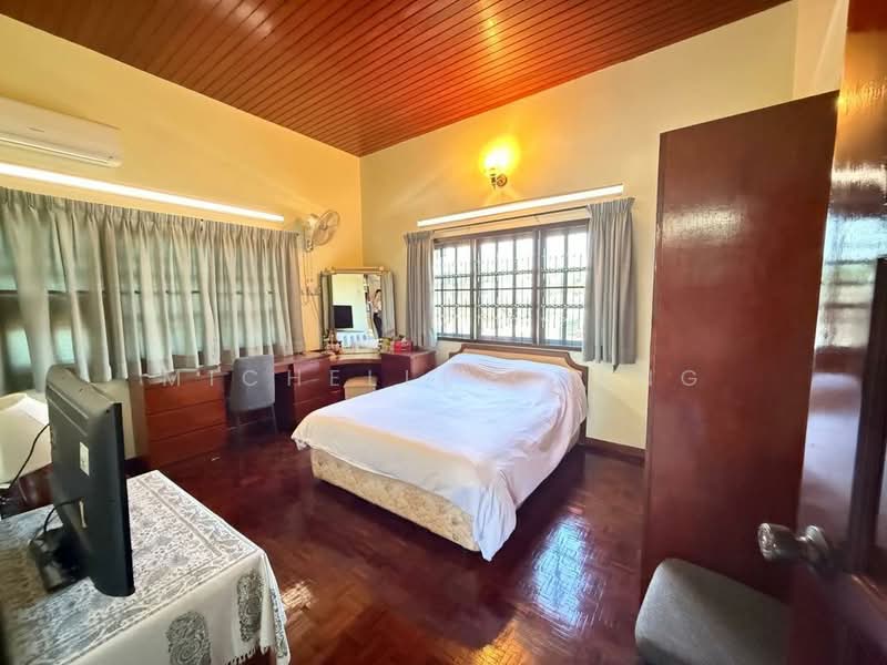 Bungalow for Sale in Taman Chateau (Ipoh) - Michelle Cheng - Bedroom - PropertyGuru.com.my
