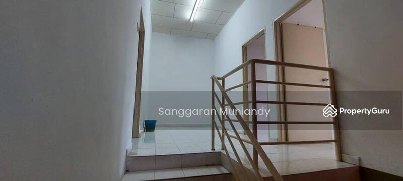 For Rent - Rumah Teres 2 Tingkat untuk Disewa di Lunas