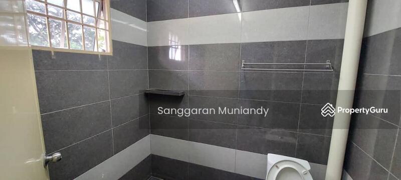 For Rent - Rumah Teres 2 Tingkat untuk Disewa di Lunas