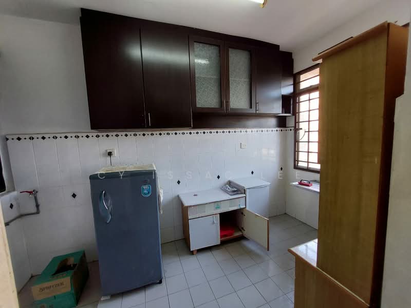 Kondominium untuk Dijual di Azuria Condominium - Cy Issac Lee - Kitchen - PropertyGuru.com.my