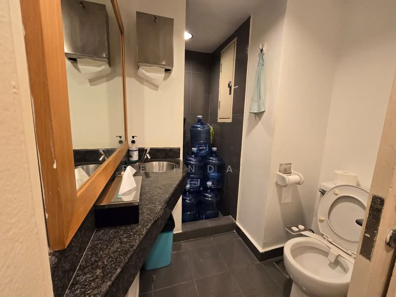 Pejabat untuk Dijual di KLCC (KL City Centre) - Belinda . - Bathroom - PropertyGuru.com.my