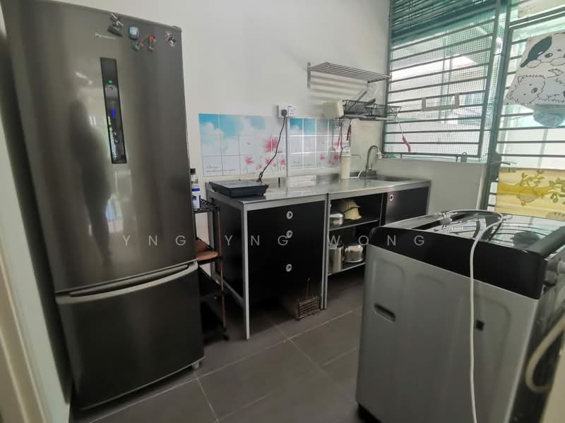Cluster House for Sale in Taman Gaya (Ulu Tiram) - Ester Wong - Kitchen - PropertyGuru.com.my