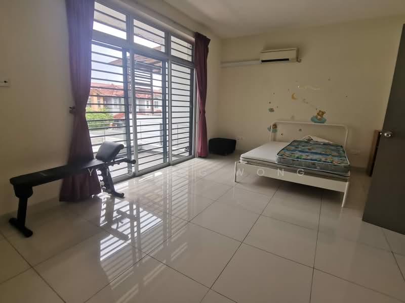 Cluster House for Sale in Taman Gaya (Ulu Tiram) - Ester Wong - Bedroom - PropertyGuru.com.my