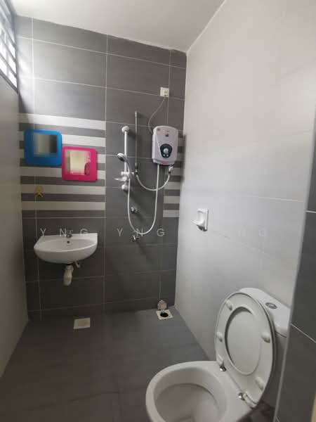 Cluster House for Sale in Taman Gaya (Ulu Tiram) - Ester Wong - Bathroom - PropertyGuru.com.my