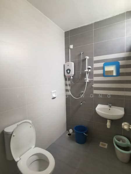 Cluster House for Sale in Taman Gaya (Ulu Tiram) - Ester Wong - Bathroom - PropertyGuru.com.my