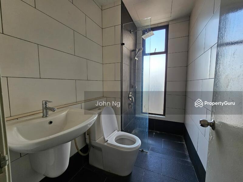 1st floor Bathroom