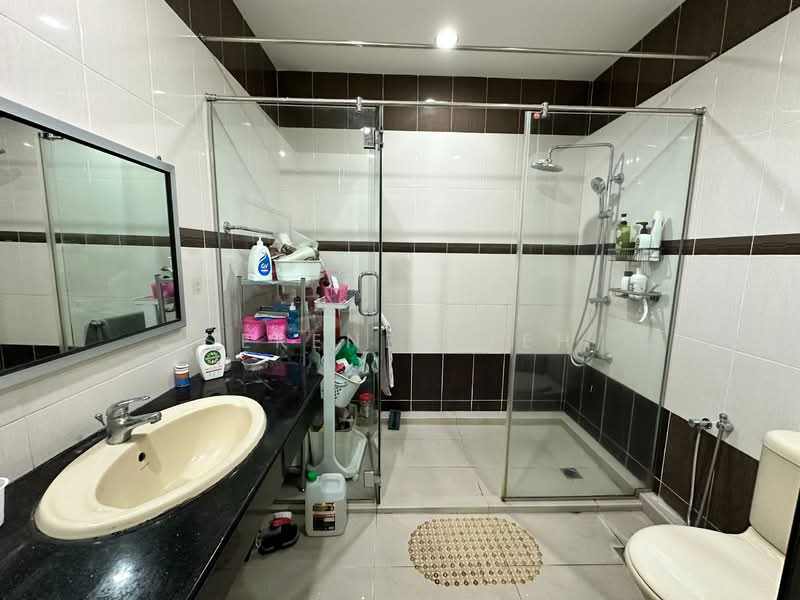 2-storey Terraced House for Sale in Taman Guan Joo Seng (Jelutong) - SERENEN TEH - Bathroom - PropertyGuru.com.my