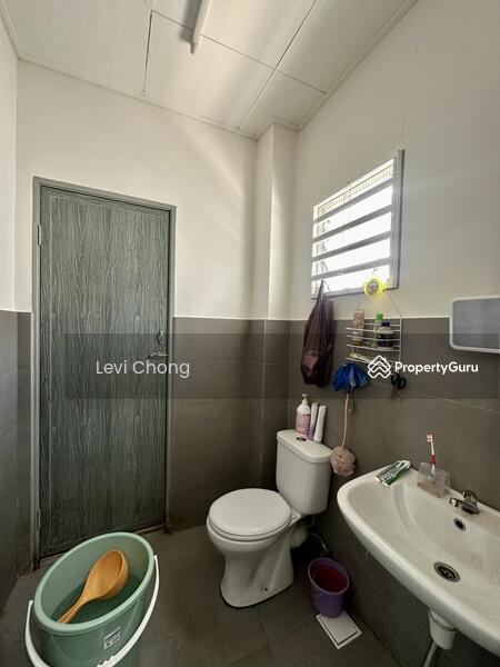 Rumah Teres untuk Dijual di Taman Pakatan Jaya (Tambun) - Levi Chong - Bathroom - PropertyGuru.com.my