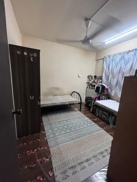 Flat for Sale at Flat PKNS Seksyen 19 - Mohd Noor Mohamad - Bedroom - PropertyGuru.com.my