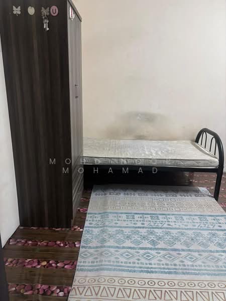 Flat for Sale at Flat PKNS Seksyen 19 - Mohd Noor Mohamad - Bedroom - PropertyGuru.com.my