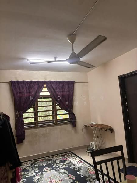 Flat for Sale at Flat PKNS Seksyen 19 - Mohd Noor Mohamad - Bedroom - PropertyGuru.com.my