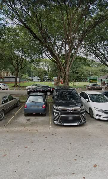 Flat for Sale at Flat PKNS Seksyen 19 - Mohd Noor Mohamad - Car Park - PropertyGuru.com.my