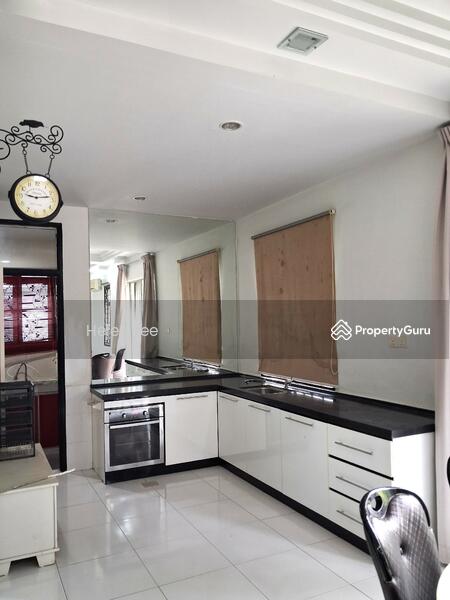 Dry Kitchen