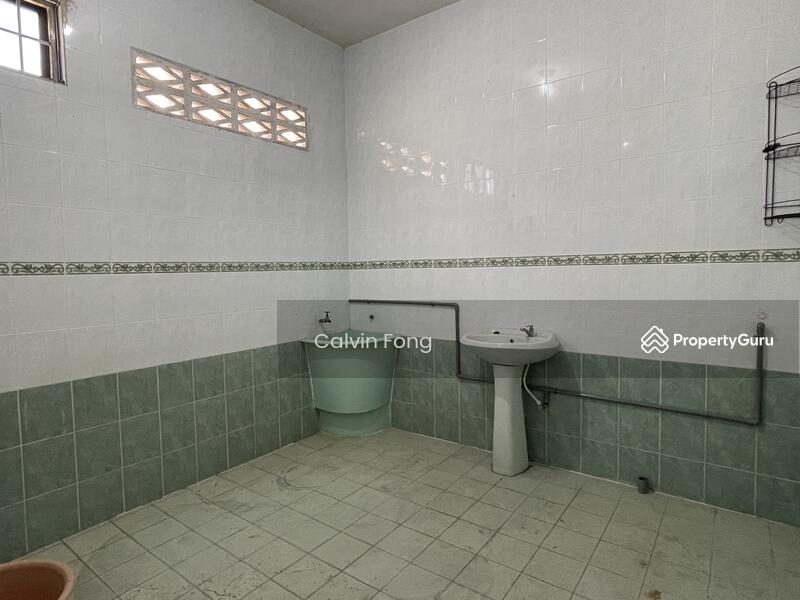 Ground floor common bathroom