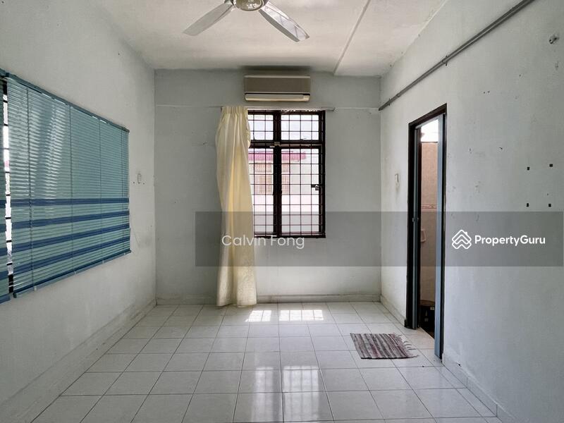 Ground floor 1st bedroom