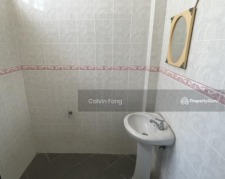 1st bedroom attached bathroom