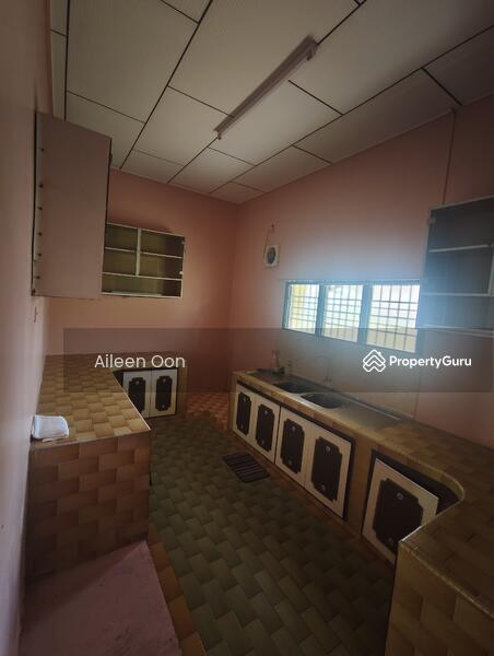 Dry kitchen