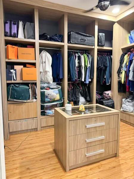 Rumah Teres 2.5-Tingkat untuk Dijual di Taman Suria Tropika (Seri Kembangan) - Ric Cheah - Master Bedroom - PropertyGuru.com.my