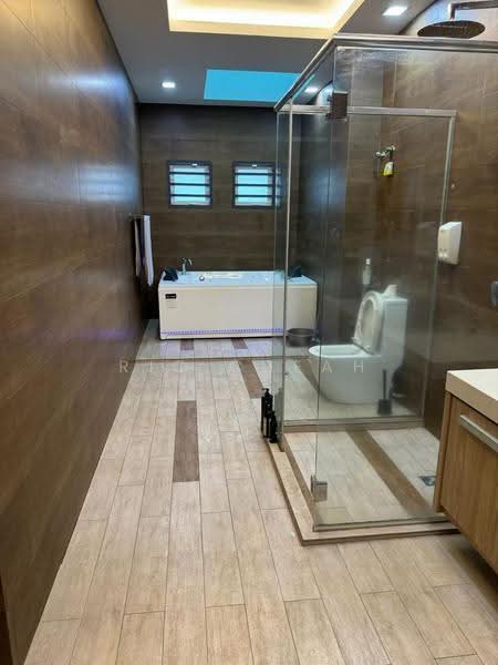 Rumah Teres 2.5-Tingkat untuk Dijual di Taman Suria Tropika (Seri Kembangan) - Ric Cheah - Bathroom - PropertyGuru.com.my