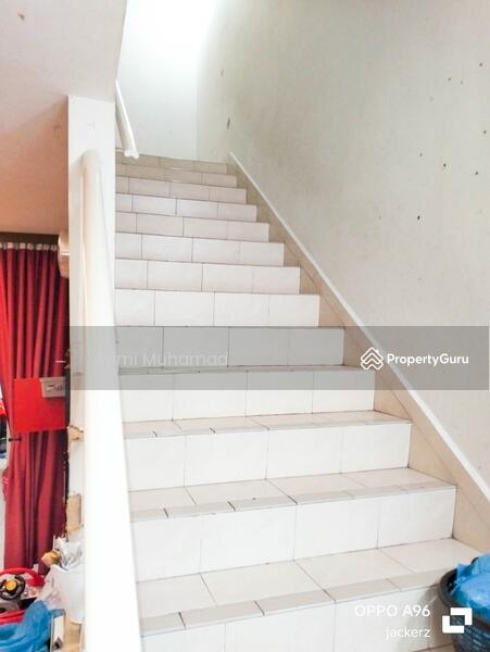 Rumah Teres 2 Tingkat untuk Dijual di Bandar Cyber Ipoh (Bandar Siber) (Ipoh) - Azimi Muhamad - Stairs - PropertyGuru.com.my