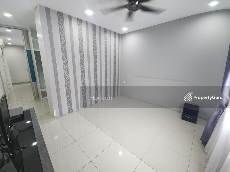 Rumah Teres 3 Tingkat untuk Dijual di Kinrara Residence (Puchong) - Hon Ian - Living Room - PropertyGuru.com.my