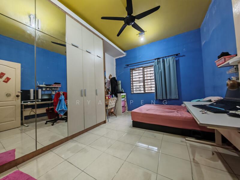 Kondominium untuk Dijual di Pelangi Utama - Bryan Peng - Bedroom - PropertyGuru.com.my