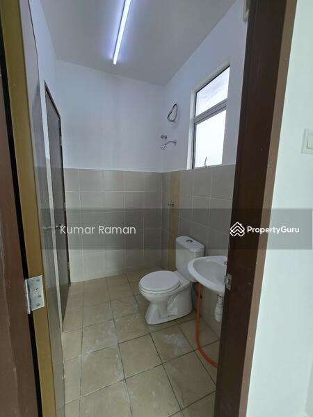 1st Floor Bathroom 3