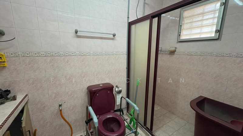 Rumah Teres 2 Tingkat untuk Dijual di Taman Kepong (Kepong) - Frederick Tan - Bathroom - PropertyGuru.com.my