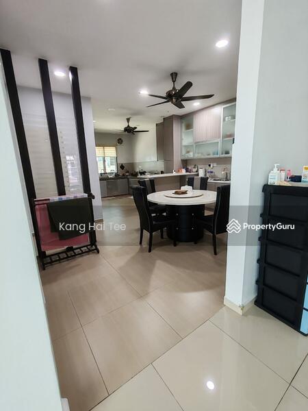 Dining hall & kitchen 