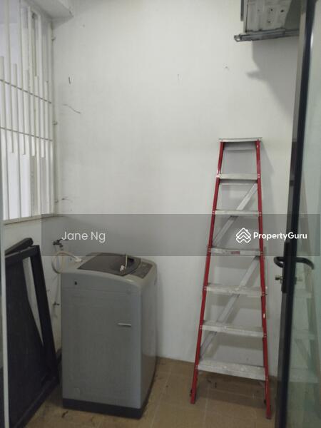 Yard / Laundry Area