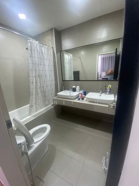 Service Residence for Sale at Zeta @ One South - Janet Au - Bathroom - PropertyGuru.com.my