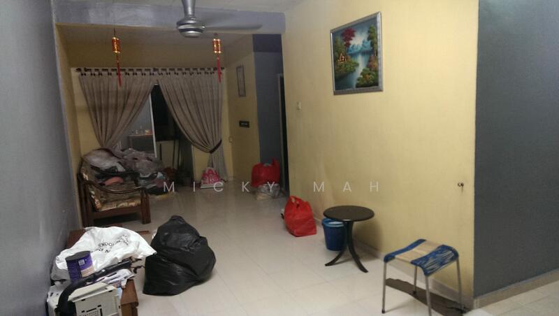 Flat for Sale at Taman Tan Sri Yaacob - Micky Mah - Living Room - PropertyGuru.com.my