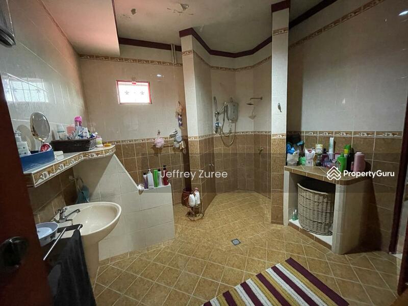 Rumah Teres 1.5 Tingkat untuk Dijual di Seksyen 4 (Kota Damansara) - Jeffrey Zuree - Bathroom - PropertyGuru.com.my
