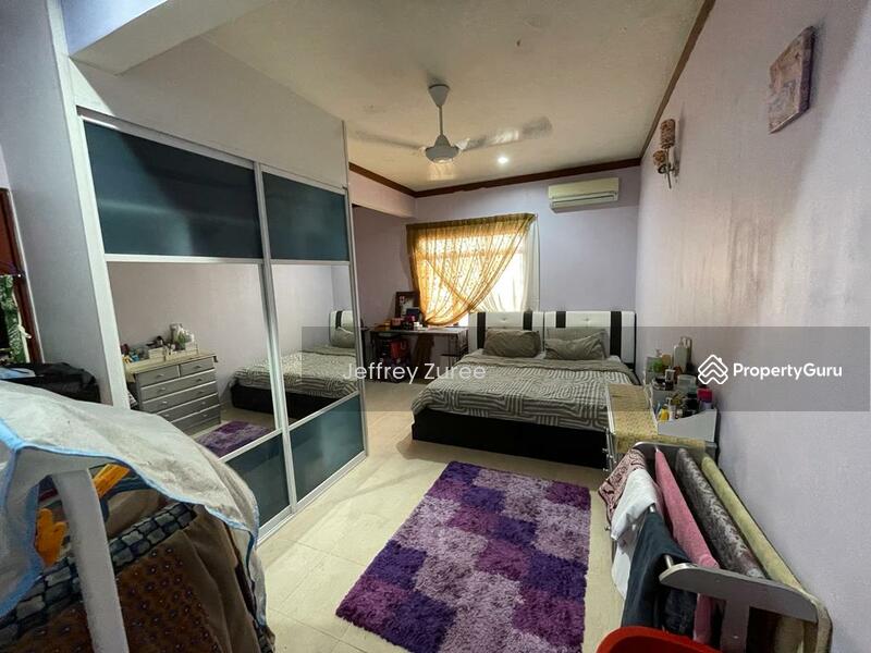 Rumah Teres 1.5 Tingkat untuk Dijual di Seksyen 4 (Kota Damansara) - Jeffrey Zuree - Master Bedroom - PropertyGuru.com.my