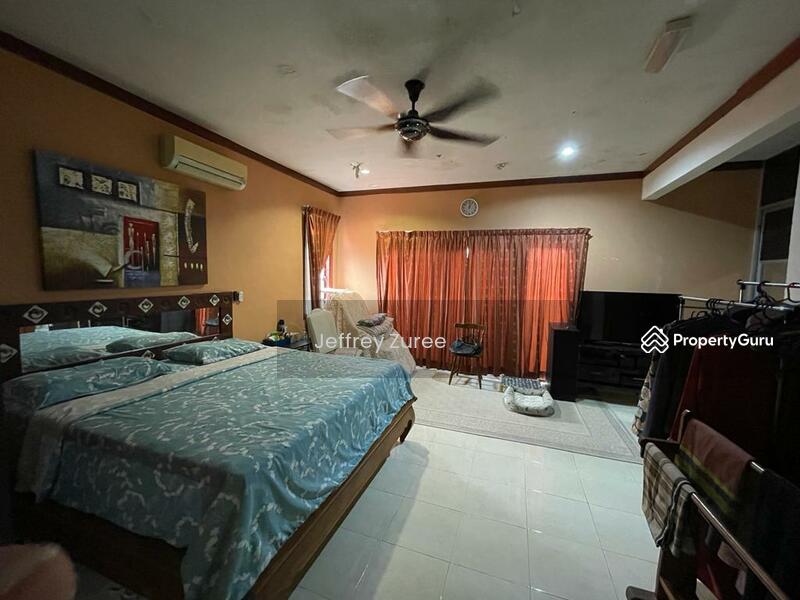 Rumah Teres 1.5 Tingkat untuk Dijual di Seksyen 4 (Kota Damansara) - Jeffrey Zuree - Master Bedroom - PropertyGuru.com.my