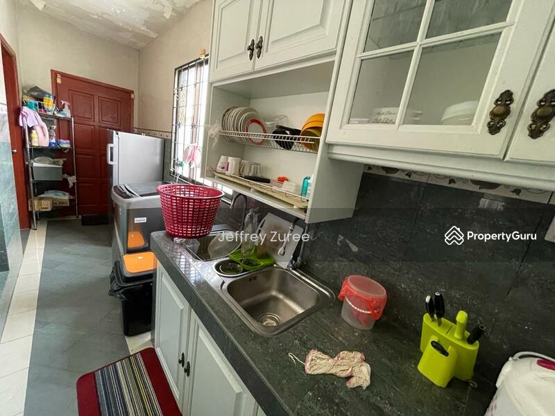 Rumah Teres 1.5 Tingkat untuk Dijual di Seksyen 4 (Kota Damansara) - Jeffrey Zuree - Kitchen - PropertyGuru.com.my