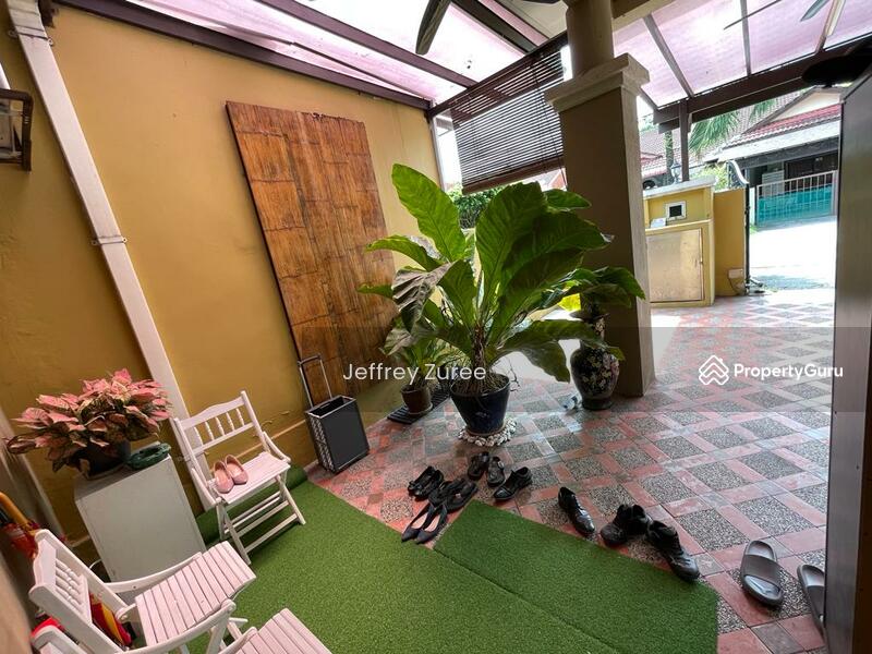 Rumah Teres 1.5 Tingkat untuk Dijual di Seksyen 4 (Kota Damansara) - Jeffrey Zuree - Entrance - PropertyGuru.com.my