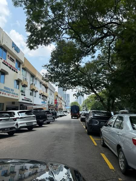 Kedai / Pejabat untuk Dijual di Taman Taynton View (Cheras) - Daniel Ng - Car Park - PropertyGuru.com.my