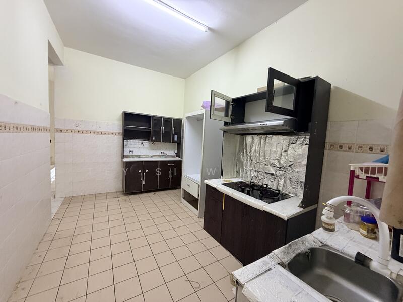 2-storey Terraced House for Sale in Bandar Kinrara Seksyen 5 (Bandar Kinrara) - Tey Siew Zing - Kitchen - PropertyGuru.com.my