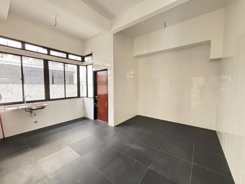 Semi-Detached House for Sale in Rawang (Selangor) - Minnie Wong - Kitchen - PropertyGuru.com.my
