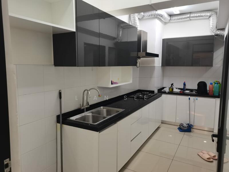 Palm Garden Apartment untuk Untuk Disewa - RM 1,400 /bulan, Feb 2026 - Kitchen - PropertyGuru.com.my