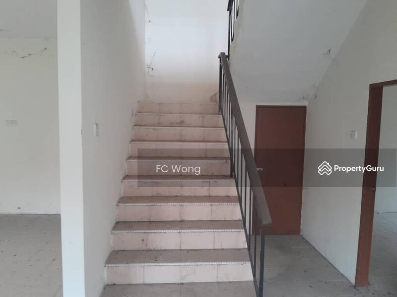 Rumah Berkembar untuk Dijual di Taman Temerloh Jaya (Perak) - FC Wong - Stairs - PropertyGuru.com.my
