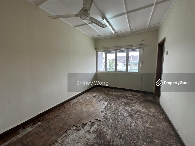 Actual photo- Bedroom