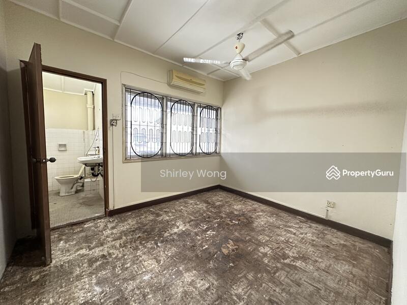 Actual photo, Bathroom