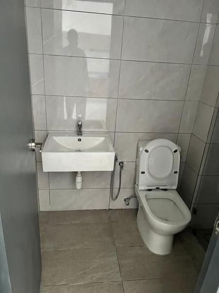 Service Residence for Sale at Altris Residences @ The Quartz WM - Rony Yeo - Bathroom - PropertyGuru.com.my