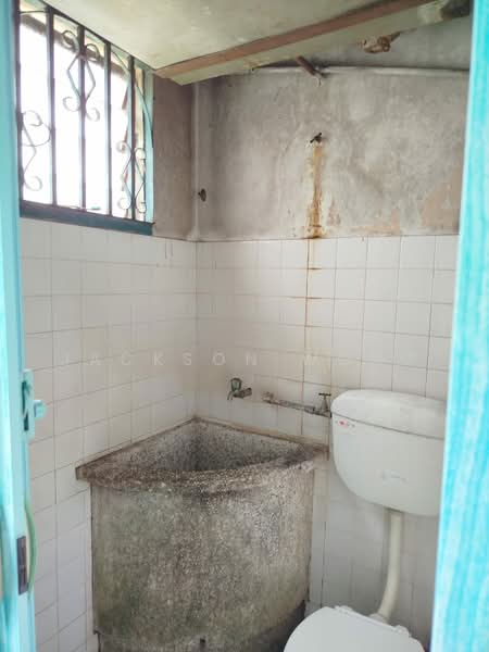 Flat for Sale at Flat PKNS Section 17 Shah Alam - Jackson Wong - Bathroom - PropertyGuru.com.my
